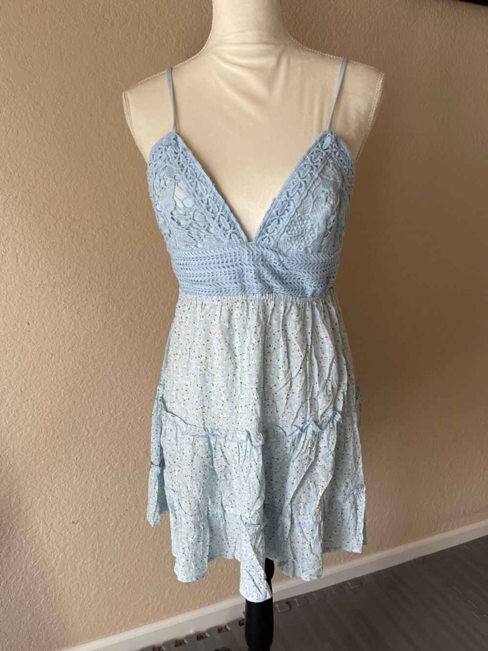 Justify Floral Mine Back Tie Dress Size Medium